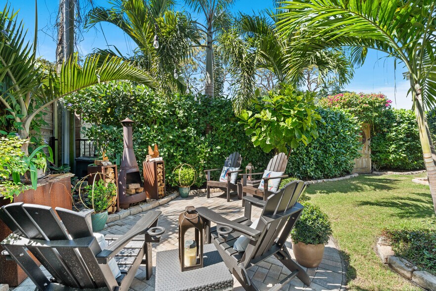 More Photos Of 840 Myrtle Ter, Naples Freestanding For Sale