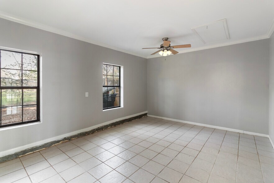 More Photos Of 3505 N Texas Ave, Bryan Freestanding For Sale