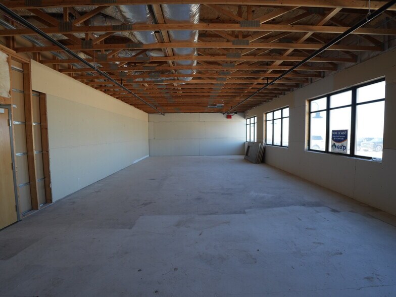 More Photos Of 3210 27th St W, Williston Office For Lease