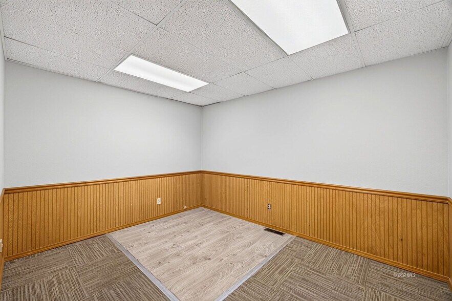 More Photos Of 975 5th St, Elko Office For Lease