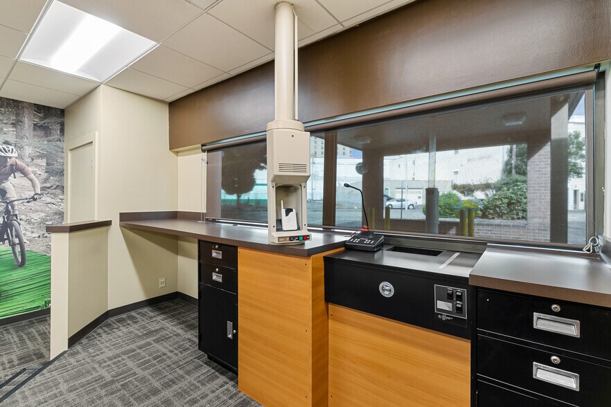 More Photos Of 1501 Cornwall Ave, Bellingham Bank For Sale