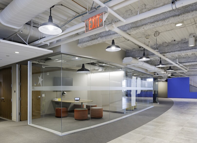 More Photos Of 100 Bloomingdale Rd, White Plains Freestanding For Lease