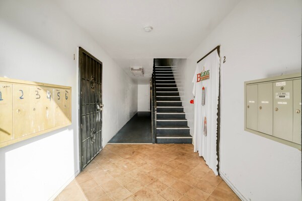 More Photos Of 211 E 55th St, Los Angeles Apartments For Sale