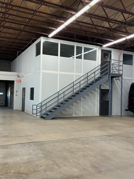 More Photos Of 2455 Wisconsin Ave, Downers Grove Manufacturing For Lease