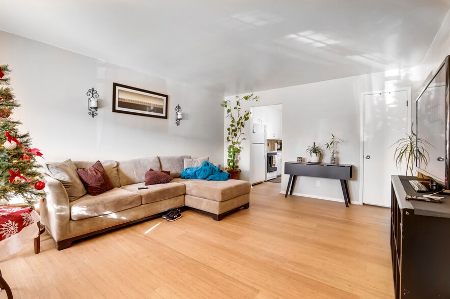 More Photos Of 1115 Carr St, Lakewood Apartments For Sale