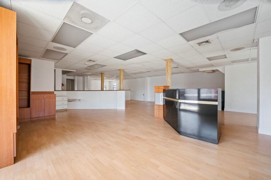 More Photos Of 238 New Britain Rd, Berlin Freestanding For Lease