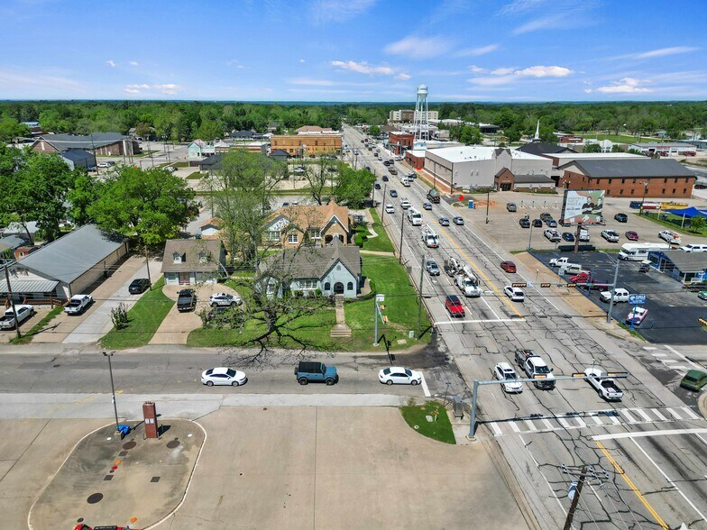 More Photos Of 209 S Main St, Lindale Loft Creative Space For Sale