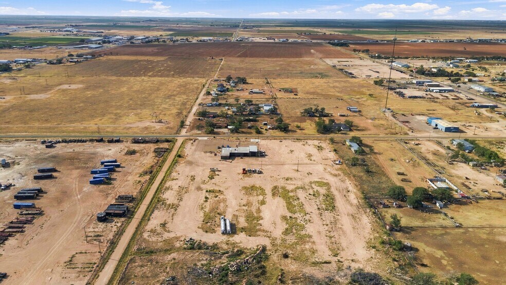 More Photos Of 1801 13th St, Levelland Light Distribution For Sale