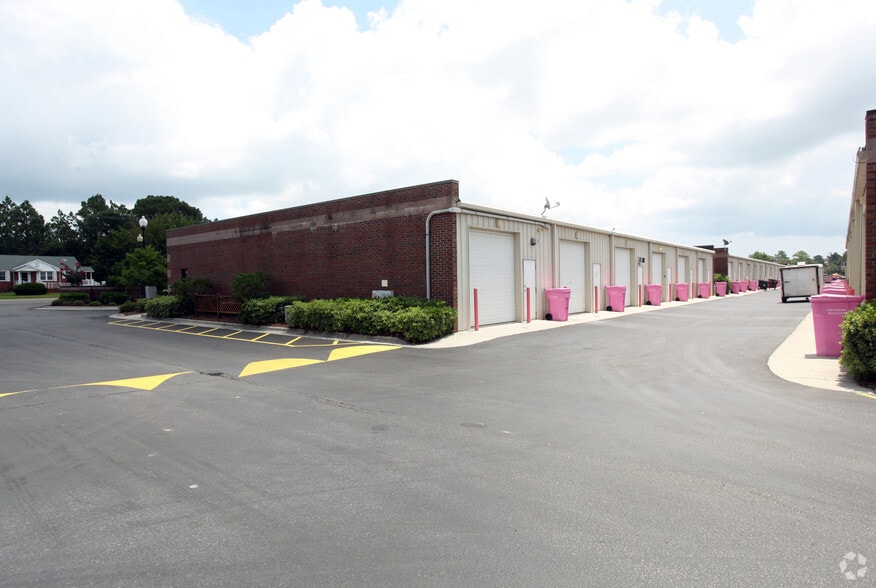 More Photos Of 311 Judges Rd, Wilmington Showroom For Lease