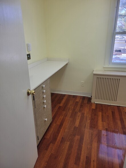 More Photos Of 201 Brookes Ave, Gaithersburg Office For Lease