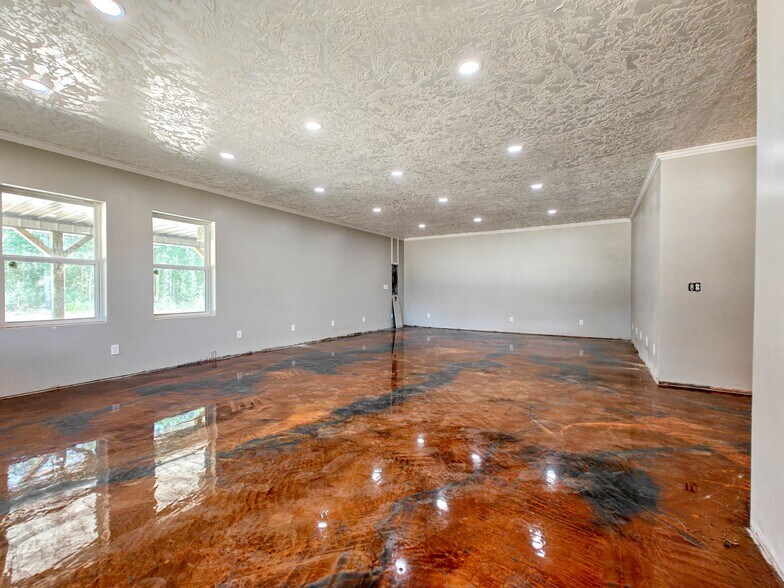 More Photos Of 22000 Main St E, Huntingdon Distribution For Sale