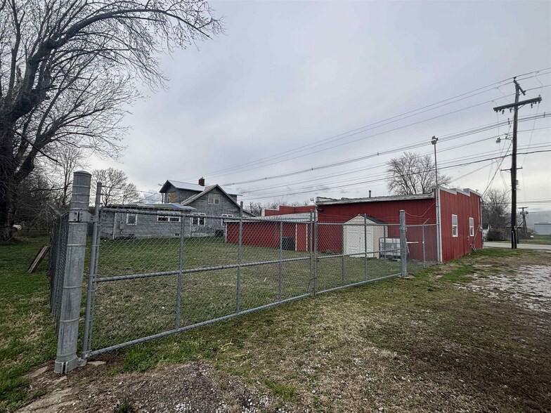 More Photos Of 1541 State Route 7, Gallipolis Flex For Lease