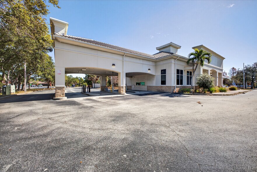 More Photos Of 18031 S Tamiami Trl, Fort Myers Bank For Lease