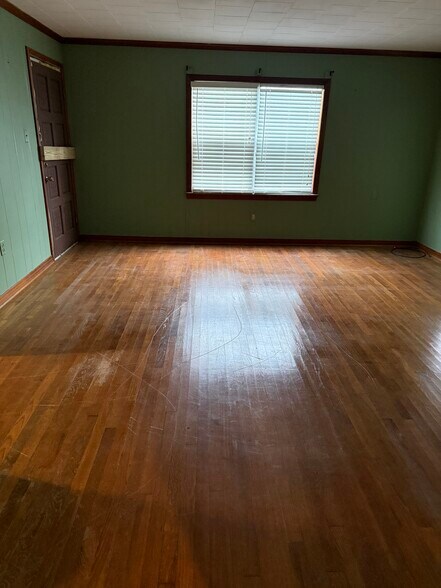 More Photos Of 7540 Highway 97, Walnut Hill Storefront Retail Office For Sale