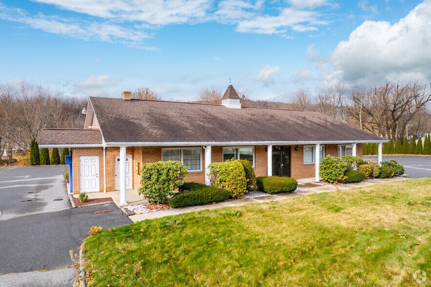 Primary Photo Of 347-349 Main St, Simpson Bank For Sale