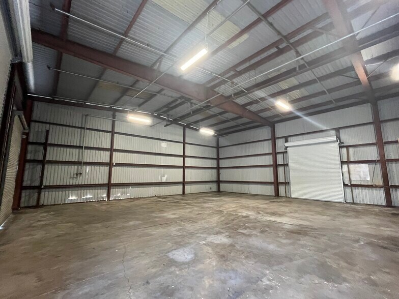More Photos Of 2585 4th St, Fort Myers Warehouse For Sale