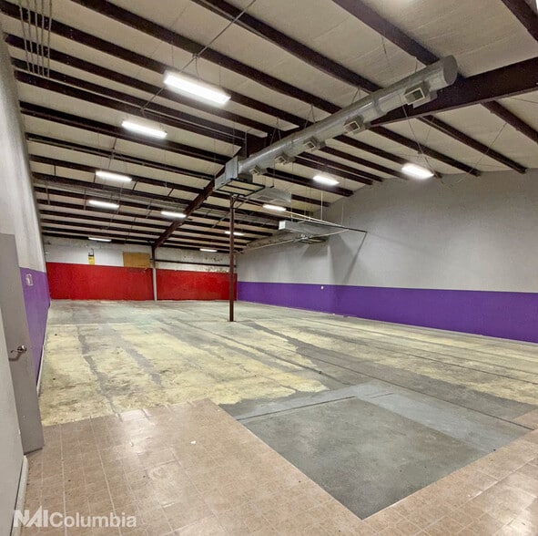 More Photos Of 170 Pontiac Business Center Dr, Elgin Warehouse For Lease
