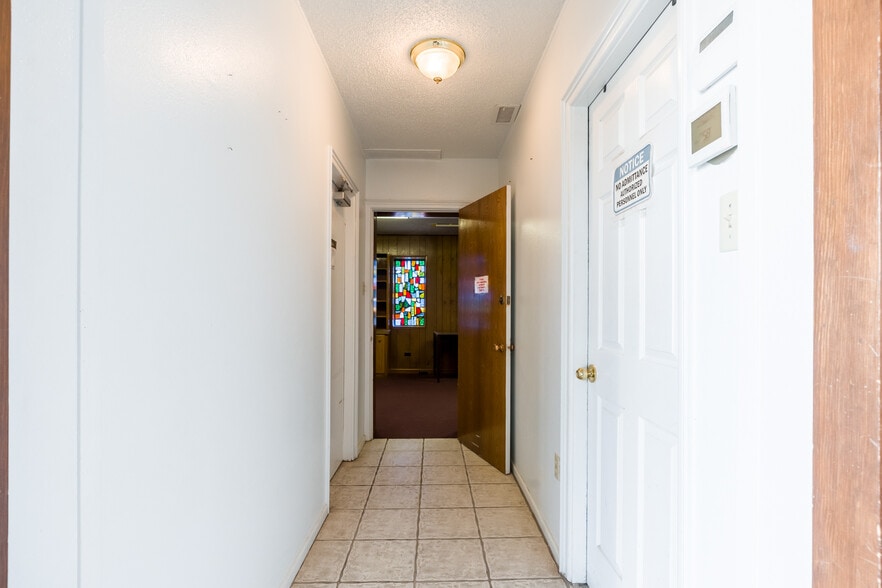 More Photos Of 1809 34th St, Lubbock Religious Facility For Sale