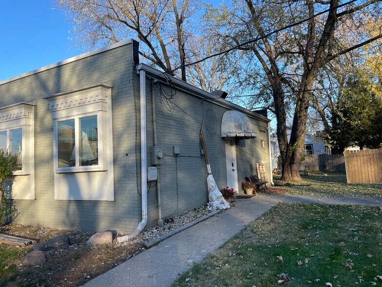 More Photos Of 621 Broadway, Chesterton Medical For Sale