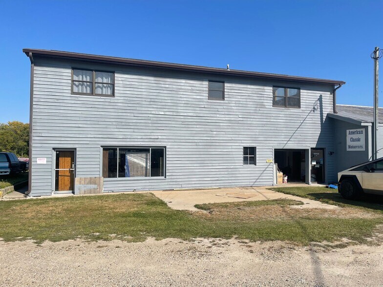 More Photos Of 3600 Riverside Dr, Crystal Lake Storefront Retail Residential For Sale