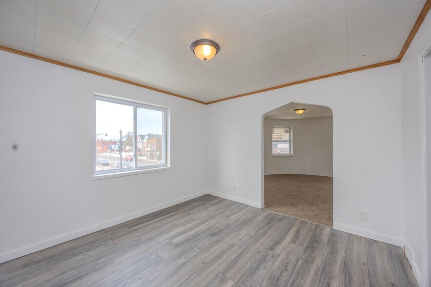 More Photos Of 2101 Pine Ave, Niagara Falls Storefront Retail Residential For Sale