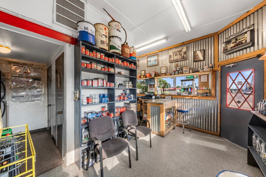 More Photos Of 5202 S Main St, Crosby General Retail For Sale