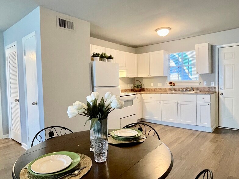 More Photos Of 11 Eumar Ct NW, Center Point Apartments For Sale