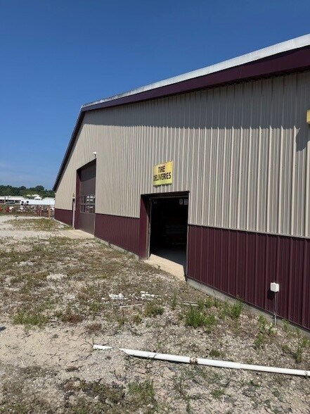 More Photos Of 15651 W High St, Middlefield Industrial For Lease