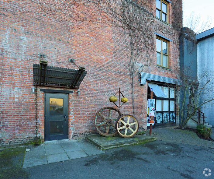 More Photos Of 536 Herald St, Victoria Apartments For Lease