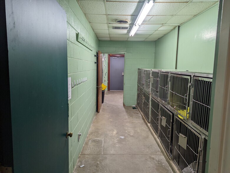 More Photos Of 2608 E Highway 76, Marion General Retail For Sale