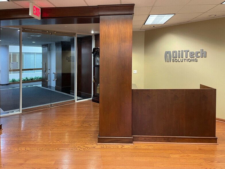 More Photos Of 15425 North Fwy, Houston Office For Lease