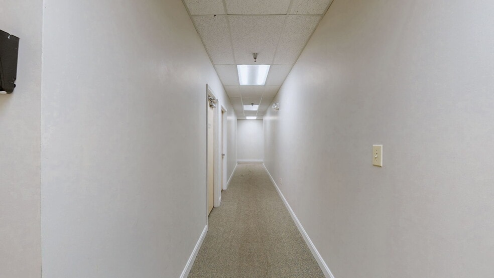 More Photos Of 1701 Spring St, Jeffersonville Medical For Sale