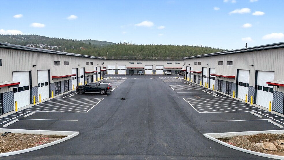 More Photos Of 4524 N Barker Rd, Spokane Valley Showroom For Lease