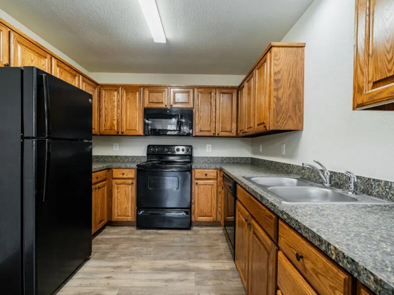 More Photos Of 26 Duplex Portfolio, Commerce Apartments For Sale