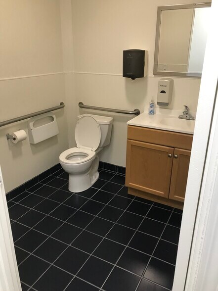 More Photos Of 2505 Foothill Blvd, La Crescenta Office For Lease