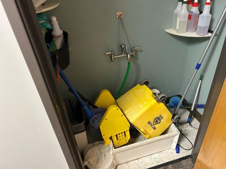 More Photos Of 4975 E Traverse Hwy, Traverse City Specialty For Lease