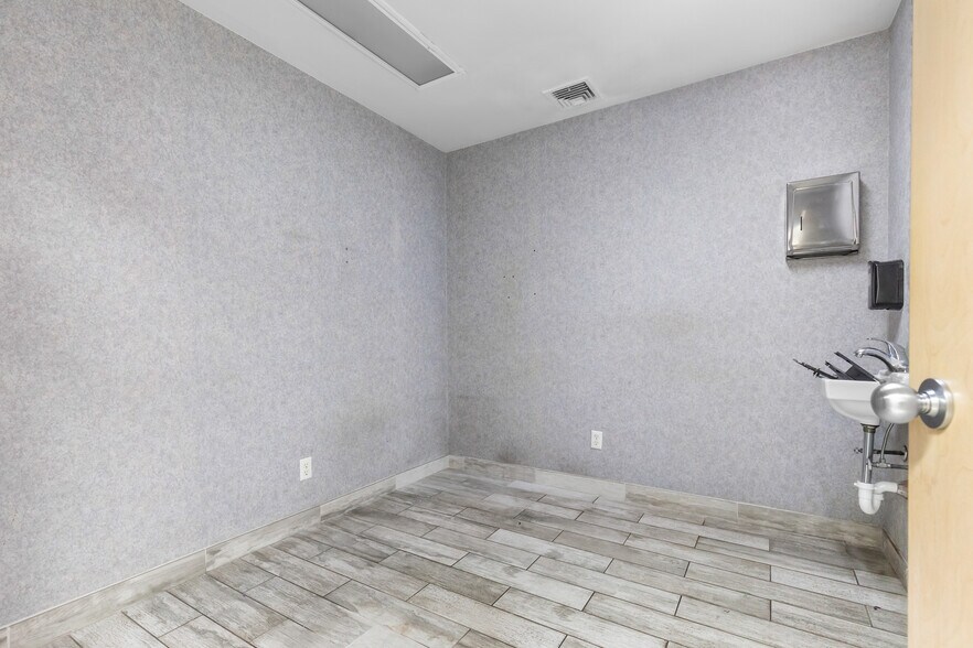 More Photos Of 297 16th Ave, Newark Land For Sale