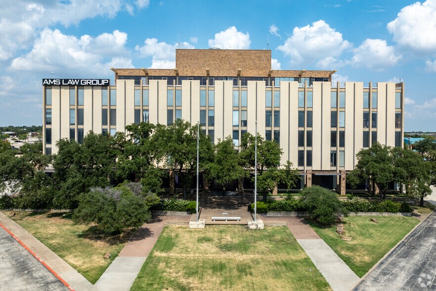More Photos Of 811 S Central Expy, Richardson Office For Lease