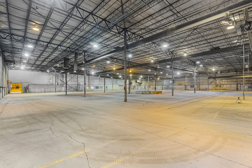 More Photos Of 1001 E Broadway St, Alliance Industrial For Sale