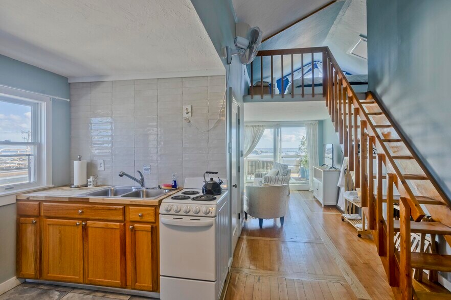 More Photos Of 265 Commercial St, Provincetown Flex For Sale