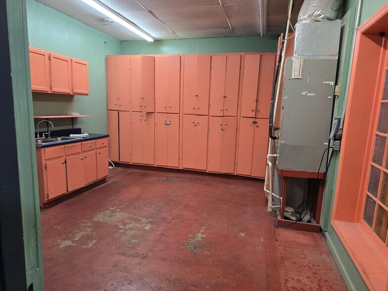 More Photos Of 514 S Wall St, Calhoun Storefront Retail Office For Lease