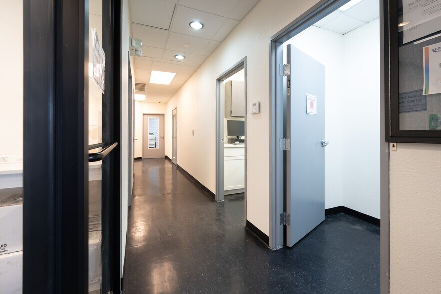 More Photos Of 601 S Rancho Dr, Las Vegas Medical For Sale