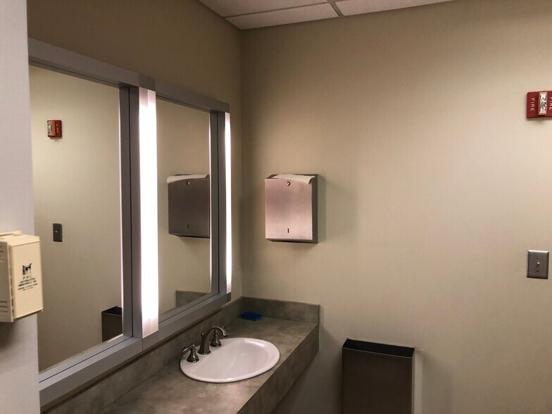 More Photos Of 1235 Southlake Cir, Morrow General Retail For Lease