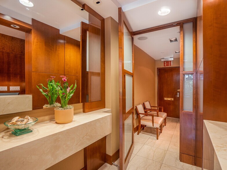 More Photos Of 30 Central Park S, New York Medical For Lease