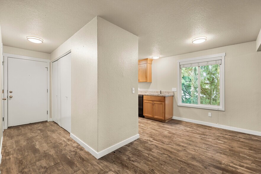 More Photos Of 1570 James St, Woodburn Apartments For Sale