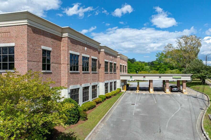 More Photos Of 320 W Lanier Ave, Fayetteville Office For Lease