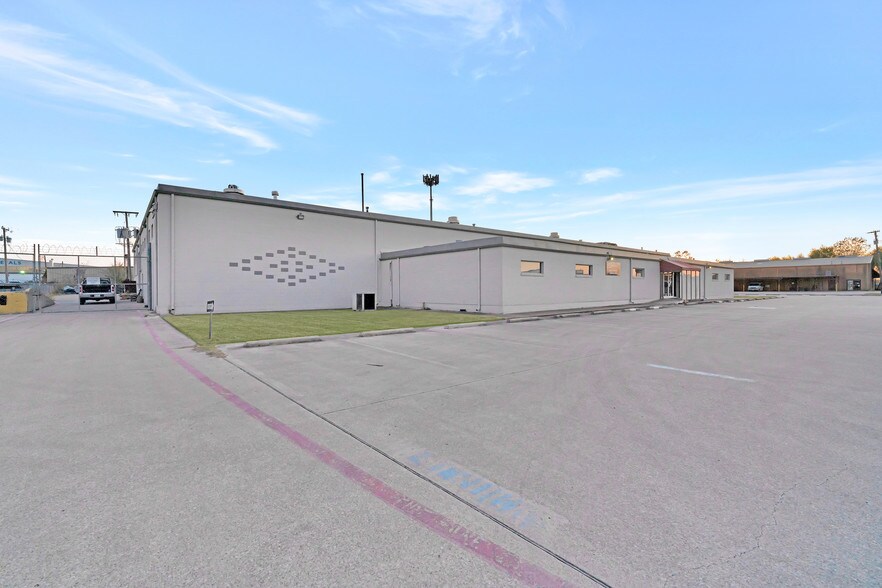 Primary Photo Of 1300 E Industrial Ave, Saginaw Warehouse For Sale