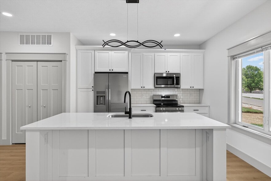 More Photos Of 326 N Jefferson St, Bloomington Apartments For Sale
