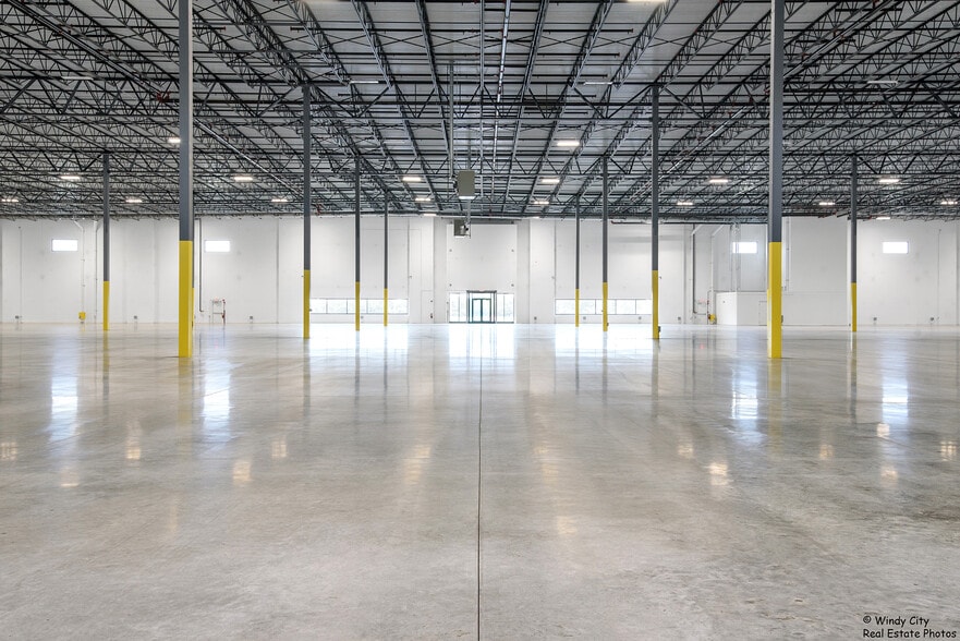 More Photos Of SEC Kenyon Road and IL RT. 25, Bartlett Distribution For Lease