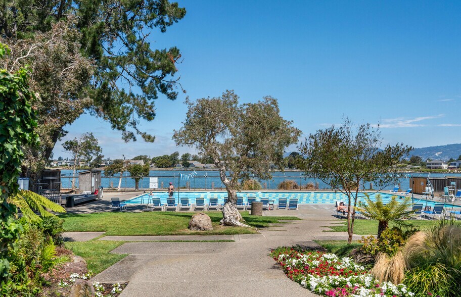 More Photos Of 200 Packet Landing Rd, Alameda Health Club For Sale